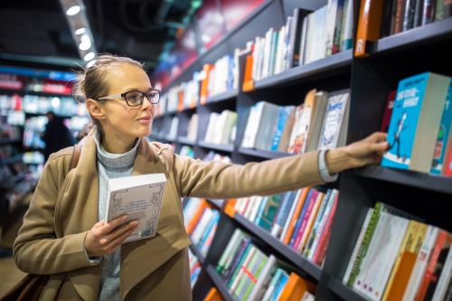 Dzień Książki i Praw Autorskich. 23 kwietnia w Katalonii obdarowywano kobiety czerwonymi różami.
