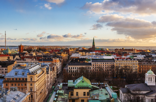 Helsinki; posłowie rządzącej partii nie poparli wniosku; organizacja szczytu NATO