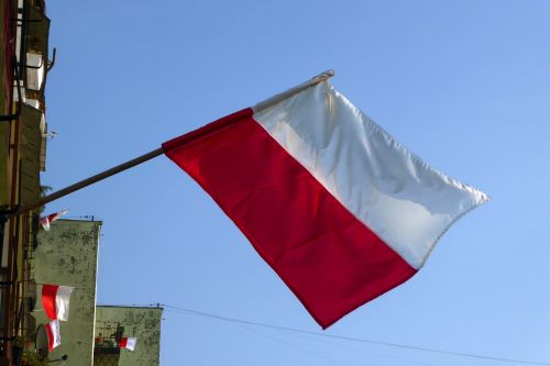 Konstytucja 3 maja regulowała prawa i obowiązki obywateli i została uchwalona przez posłów Sejmu Czteroletniego