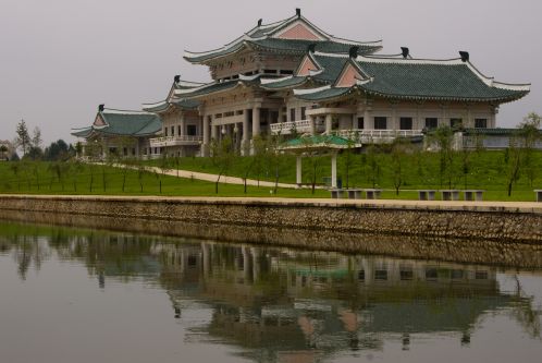 Korea Północna; granice kraju, przywódców państwa, względem liczebności armią świata, półwysep koreański