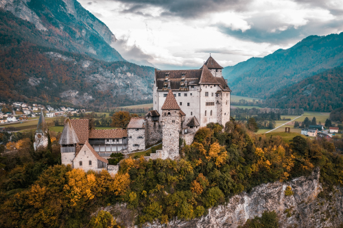 Liechtenstein; wykwalifikowanych pracowników, zdobycie specjalnych pozwoleń w celu zamieszkania na terytorium księstwa liechtensteinu