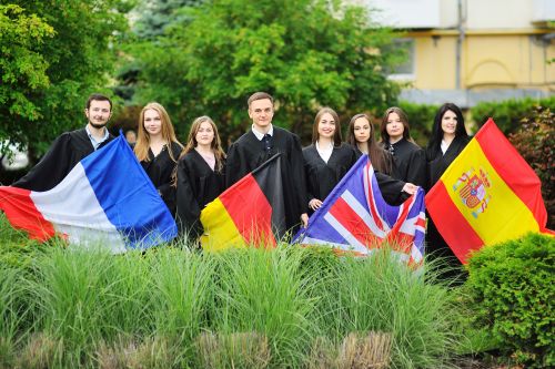 Ludzie uczą się angielskiego chętniej niż jakiegokolwiek innego języka