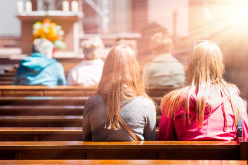 Przystrajanie domostw zielonymi gałęziami należało do zielonoświątkowych tradycji w Polsce i miało zapewnić obfite plony.