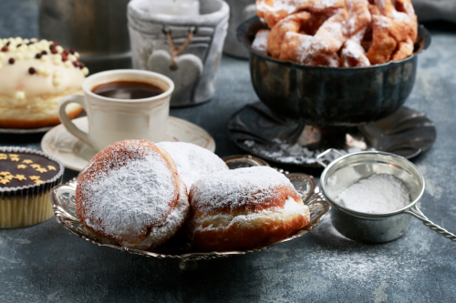 Tradycyjnie pączki smażono na głębokim tłuszczu