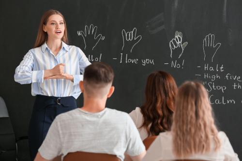 W 1982 roku zmieniono nazwę święta na Dzień Edukacji Narodowej, aby podkreślić rolę innych pracowników sektora nauki