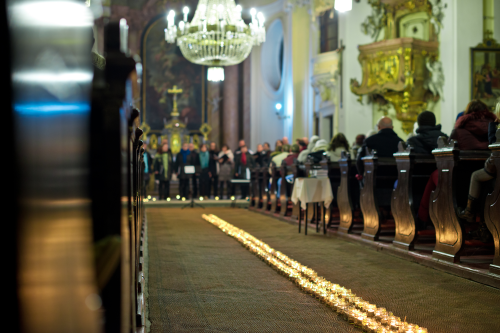 Wigilię i kolację wigilijną rozpoczyna się, gdy na niebie pojawia się pierwsza gwiazdka