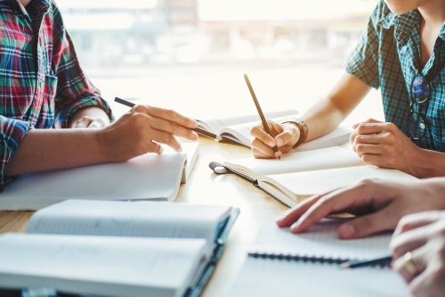 Word? Phrase? Sign? or idioms? Increase your vocabulary: Money and the british english expression “at the end of the day”