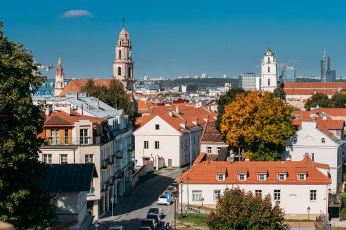 litewski; języku litewskim wyróżnia się długie samogłoski ustne; treść udostępniana w innych językach, menu główne