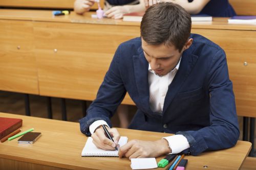 napisać rozprawkę