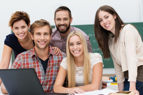 nauka Business English; międzynarodowym środowisku pracy, rozwój kariery zawodowej, osób uczących